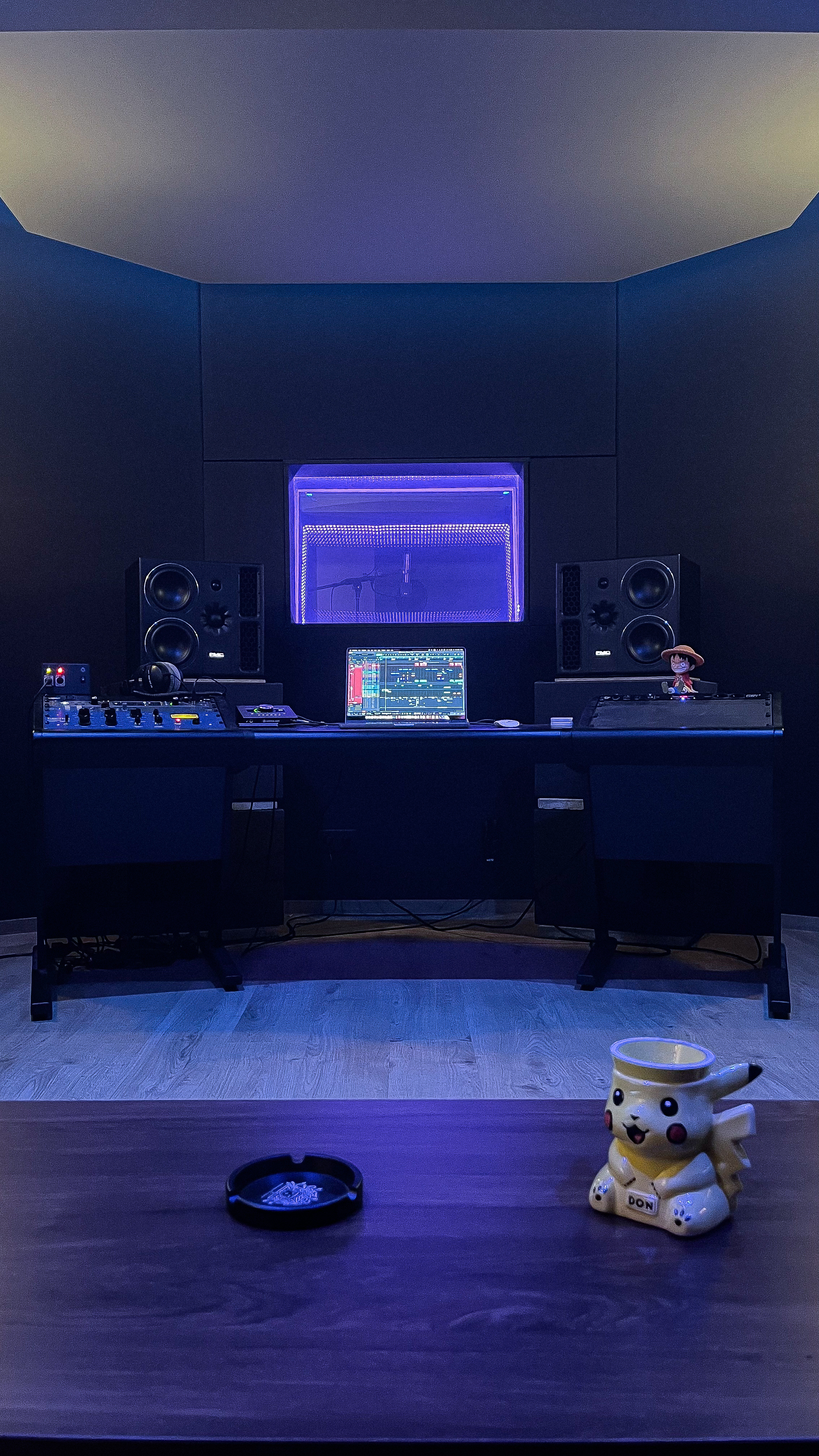 WAVEART Studios room with monitors and ambient light